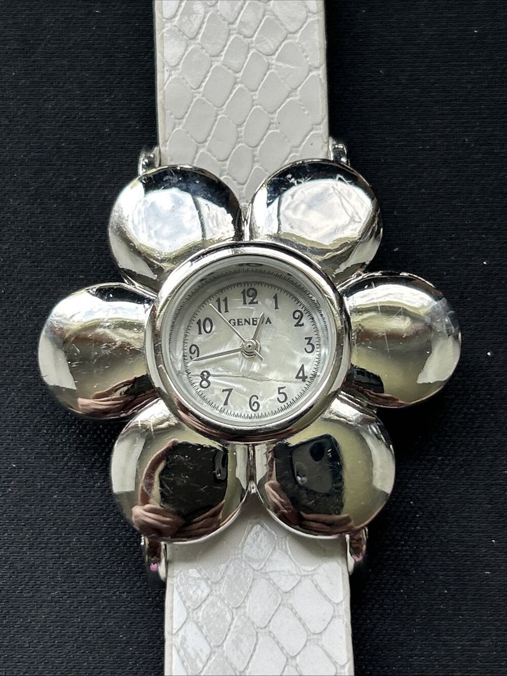 Geneva Floral Case Women’s Quartz Watch